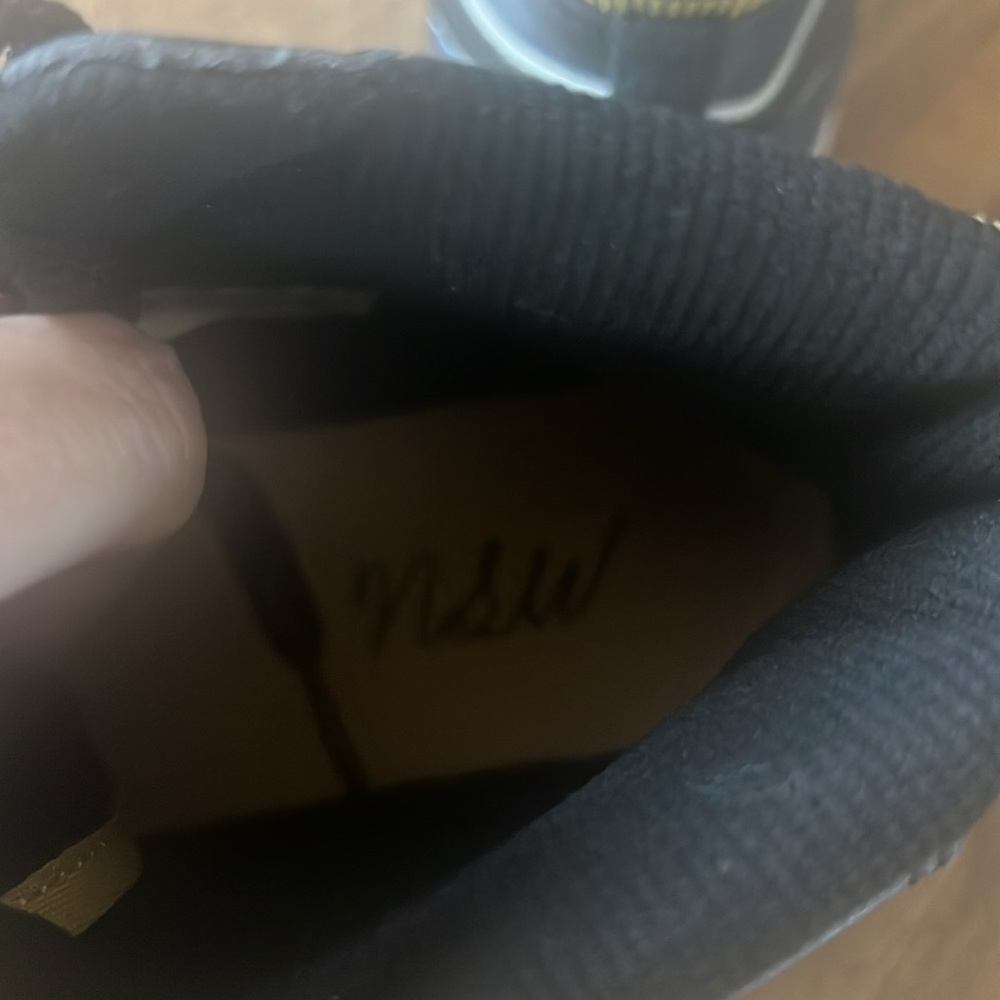 Nike women’s black and gold high tops size 7.5 - Picture 5 of 5